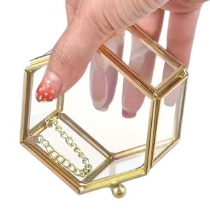 Caja de Joyería de Vidrio Hexagonal Transparente con Borde de Latón Dorado, Estuche para Joyas a Prueba de Polvo, Organizador de Joyas, Caja de Exhibición para el Hogar y la Boutique - Product Image 1