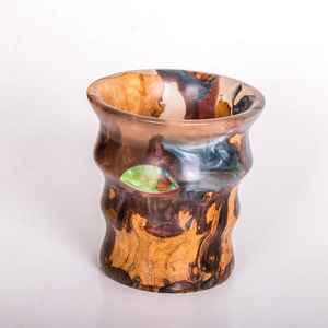 Transforma Cualquier Espacio en un Oasis Verde con Resina Artesanal y Macetas de Madera para Plantas, Ideal para Salas de Estar y Oficinas - Product Image 4