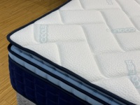Matelas de luxe Queen King en tissu soie glacée bleu foncé, mousse à mémoire de forme compressée de 35 cm, matelas à ressorts ensachés en tissu rafraîchissant de 14 pouces