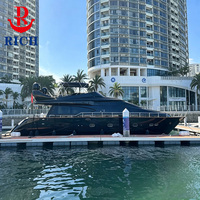Yacht de luxe Ferretti 720 Fly 73 pieds avec flybridge, en FRP, 4 cabines, 4 salles de bain, certifié CE et CCS, idéal pour la location d'entreprise