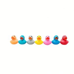Juguete de pato de lentejuelas de plástico personalizado para niños, juguete de apretar y sonido para educación temprana, popular en internet, 2 pulgadas, venta al por mayor - Product Image 1