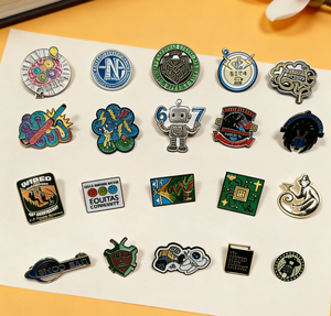 卸売 ブロンズ ヨーロッパ スポーツクラブ ラペルピン カスタム印刷ロゴ メタリコス メッキ加工 OEM 鉄製 - Product Image 2