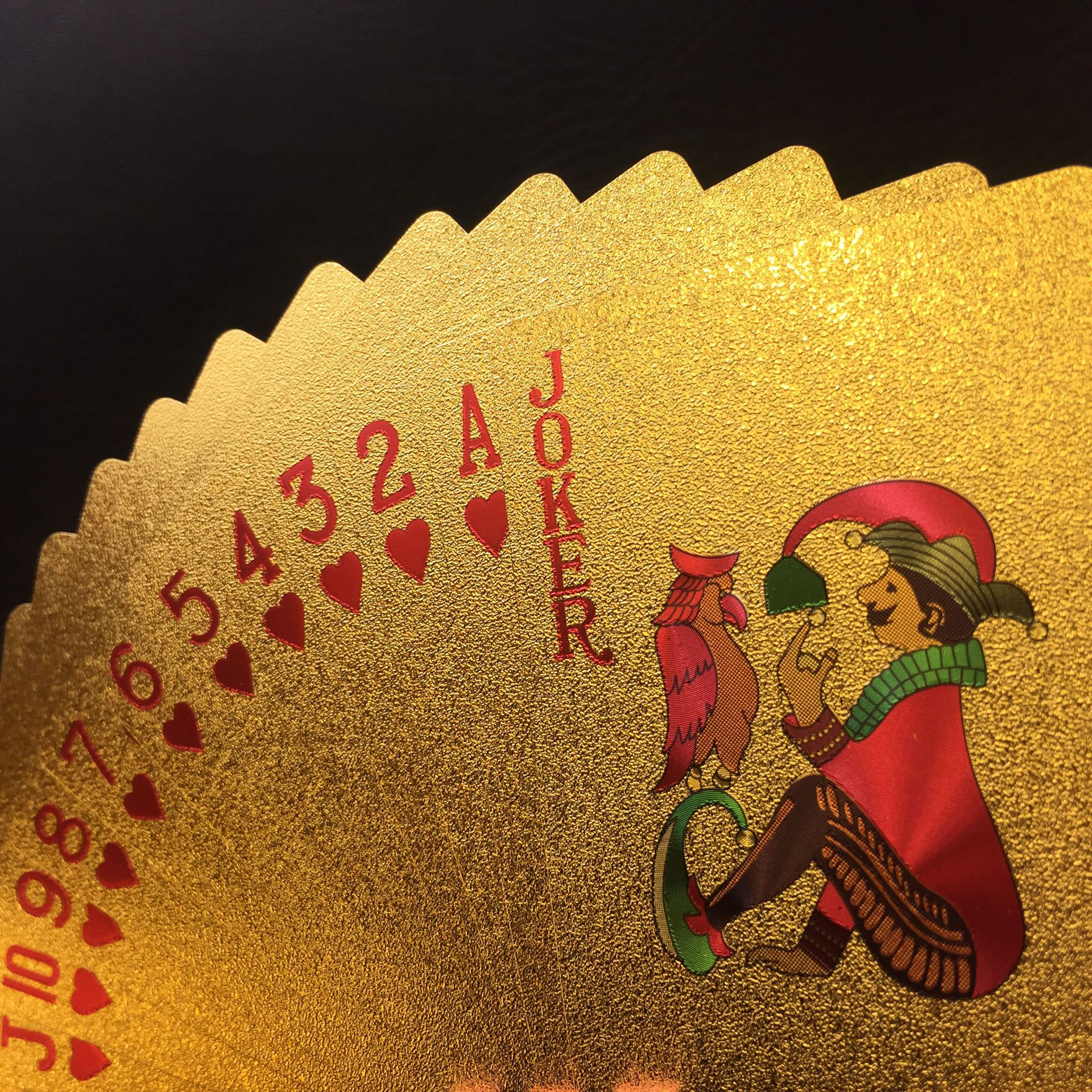 Custom logo New Q Printed High Quality Black Poker Gold/Silver Edge Playing Cards Gambling Printing Memory Deck with Box Plastic