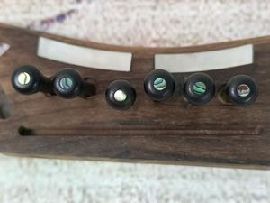 Clavijas de puente y clavijeros de afinación de ébano de alta calidad para guitarra, ideales para personalizar guitarras de marca de alta calidad. - Product Image 3