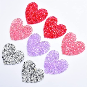 Màu Sắc Tùy Chỉnh Tình Yêu/Trái Tim Pattern Rhinestone Hot Fix Vá Nhựa <span class=keywords><strong>Bling</strong></span> Crystal Quần Áo Các Bản Vá Lỗi Giày Túi Phụ Kiện Trang Trí - Product Image 2