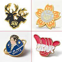 Badge de conception de mode personnalisé, broche papillon creuse en métal, épinglette lettre, badge de revers en émail, badge d'identification scolaire ou d'entreprise avec chaîne