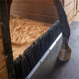 <span class=keywords><strong>Brosse</strong></span> <span class=keywords><strong>de</strong></span> protection contre les copeaux à <span class=keywords><strong>profil</strong></span> <span class=keywords><strong>bas</strong></span> pour portes <span class=keywords><strong>de</strong></span> box à chevaux, utilisation intérieure ou extérieure - Product Image 4