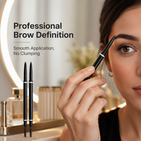 Crayon à sourcils de précision pour des sourcils naturellement définis, pointe ultra-fine pour des traçages fins, formule crémeuse qui s'étale en douceur