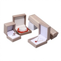 Boîte à bijoux rectangulaire en PU, motif uni, pour bagues, colliers, boucles d'oreilles, bracelets, pendentifs, vente en gros