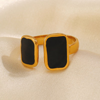 Bague ouverte minimaliste géométrique en acier inoxydable plaqué or 18 carats avec deux incrustations rectangulaires en émail, ajustable pour femme