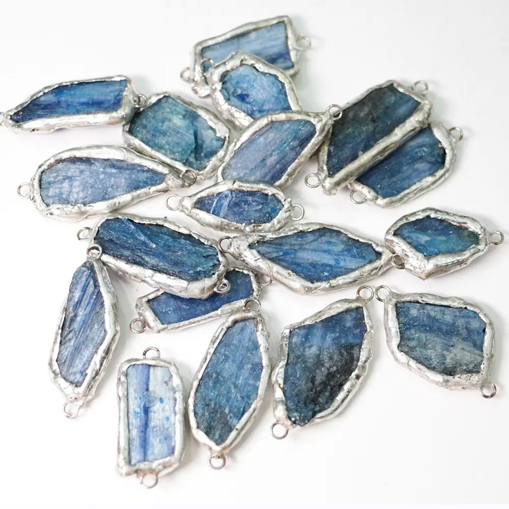 LS-A989 Amazon chaud naturel irrégulier bleu pendentif cyanite pierre brute pendentif charmes avec plaqué argent collier pendentif