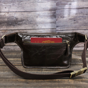 Sac <span class=keywords><strong>banane</strong></span> <span class=keywords><strong>en</strong></span> <span class=keywords><strong>cuir</strong></span> véritable pour hommes Boucle latérale <span class=keywords><strong>en</strong></span> métal Fermeture à glissière étanche Sac <span class=keywords><strong>banane</strong></span> de créateur pour les voyages <span class=keywords><strong>en</strong></span> plein air - Product Image 3