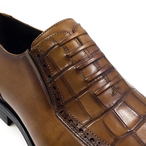 Zapatos Italianos de Alta Calidad, Diseño Bicolor, Cuero Genuino, Hechos a Mano, Logotipo Personalizado, Marca Original, Cómodos y Fáciles de Poner - Product Image 5