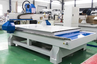 Máquina de Grabado CNC de 3 Ejes 1325 1530 Económica para Trabajar Madera, para Puertas de Madera con Mesa de Trabajo de Aluminio con Ranura en T