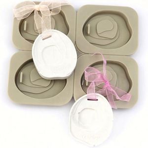 Molde de Silicona Ecológico de 4 Agujeros con Forma de Corazón 3D para Jabón, Velas, Resina, Yeso y Aromaterapia, Reutilizable, Libre de BPA, OEM/ODM - Product Image 1