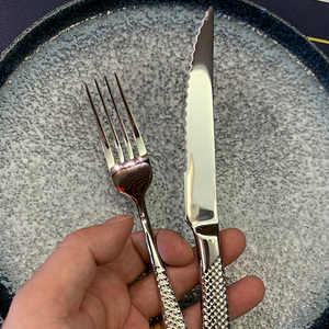 DF BC Fashion Nouveauté Spéciale – Couverts en Acier Inoxydable à Manche Martelé : Couteau de Table, Couteau à Steak, Fourchettes de Table, Fourchettes à Dessert – Personnalisables - Product Image 6
