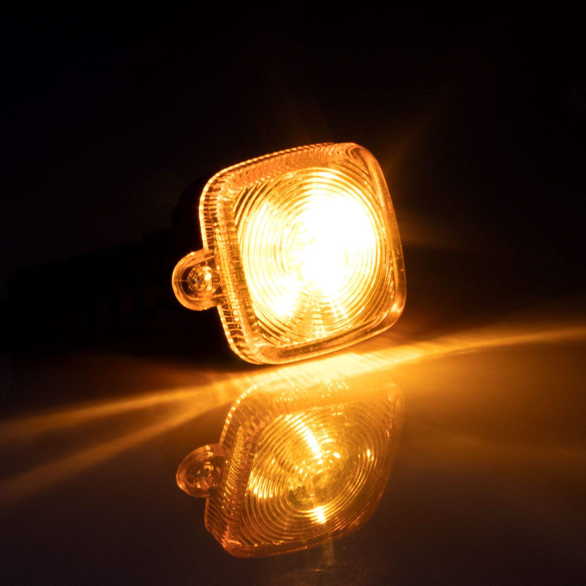 สีเหลือง