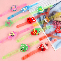 Jouets lumineux multicolores pas chers pour fête, cadeau pour enfant, lumières LED créatives, bracelet montre lumineux, jouets lumineux pour poignet