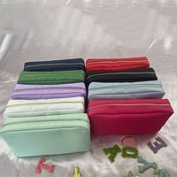 2025 gros personnalisé tissu lettre patchs Nylon fermeture éclair voyage toilette cosmétiques sacs Nylon maquillage pochette