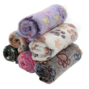 Couverture pour chien super douce et chaude avec pattes imprimées à motifs épais portable pour animaux de compagnie - Product Image 1