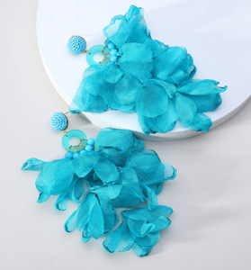 2025 yeni varış el yapımı bez çiçekler Metal çiçekler elmas küpe inci uzun dantel çiçek pembe damla bildirimi küpe - Product Image 4