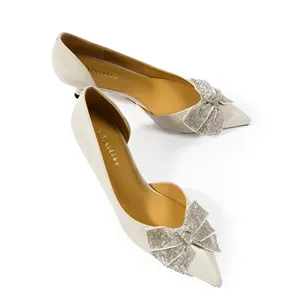 Chaussures à bout pointu pour dames Sandales à talon brevetées Robe pour dames Escarpins Marque privée Talons hauts