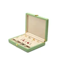 Mini caja organizadora de joyas de cuero con logotipo personalizado, caja de almacenamiento para pendientes, anillo, pulsera, collar, viaje, espejo, venta al por mayor