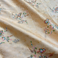 Tissu jacquard champagne tissé avec broderie de perles et de paillettes sur rayonne pour ensembles de costumes, robes et peignoirs pour garçons – Vente en gros été