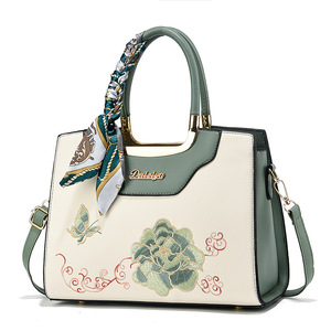 Borse a Tracolla in <span class=keywords><strong>Pelle</strong></span> PU all'Ingrosso, Borse con Cornice in Raso Ricamato, Borse da Donna di Mezza Età Certificate ISO - Product Image 4