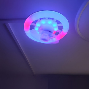 <span class=keywords><strong>Ventilador</strong></span> de techo moderno LED <span class=keywords><strong>con</strong></span> iluminación de ambiente RGB E27 Base ajustable y control remoto ABS cuerpo de lámpara para hogar o apartamento - Product Image 1