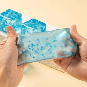 Cube d'eau rafraîchissant d'été, jouet anti-stress en caoutchouc souple, cube flocon de neige extensible, cube de glace compressible - Product Image 4