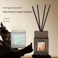 Rafraîchisseur d'air intérieur en rotin moderne Bouteille en verre parfumée Parfum d'aromathérapie pour chambre à coucher Salon Ornements éliminant les odeurs