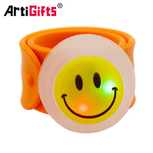 Pulsera de silicona de encargo barato emoji silicona bofetada Led pulsera - Product Image 1