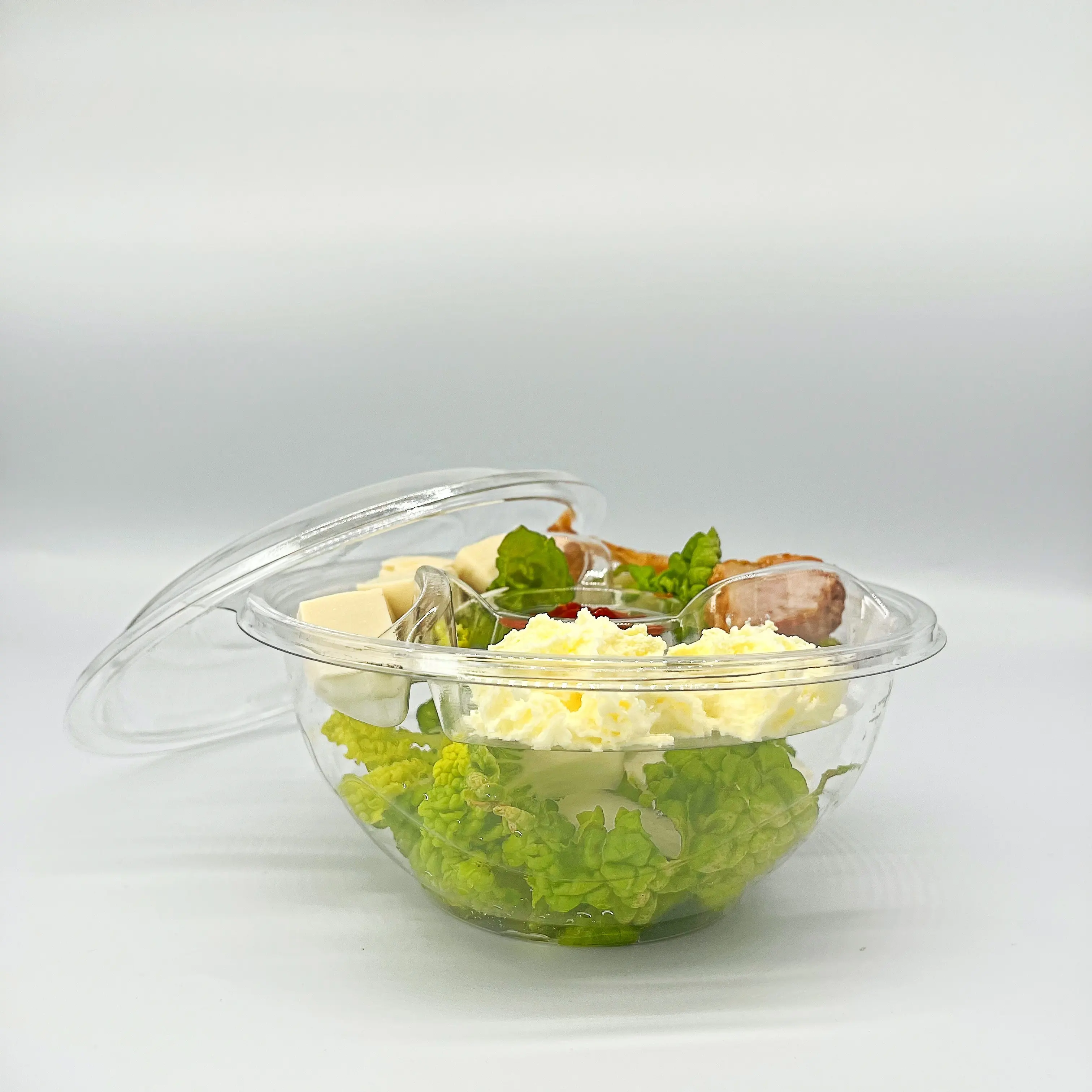 Groothandel 36Oz Wegwerp Plastic Salade Fruitcontainer Multifunctionele Saladedoos Met Sauskist Compartimentariëren Verdeelblad