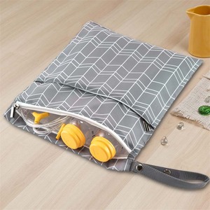 Bolsa Impermeable para Almacenamiento de Accesorios de Extractor de Leche Materna, con Tapete para Mamás, para Almacenamiento de Biberones - Product Image 2