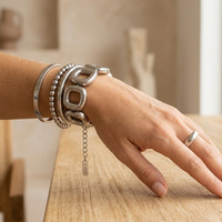 Bracelet à maillons circulaires en acier inoxydable plaqué argent, hypoallergénique, anti-ternissement, finition brillante, esthétique minimaliste, durable