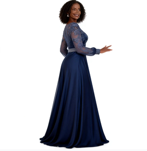 فستان أنيق طويل الأكمام من الساتان المرن لأم العروس مع تطريز دانتيل وخصر مزين بالخرز - Product Image 4