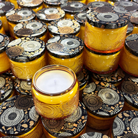 Ensemble cadeau de bougies parfumées à la cire de soja dans un bocal en verre gaufré de luxe, décoration d'intérieur, avec boîte d'emballage personnalisée