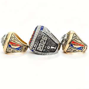 Anillo de Campeonato de los <span class=keywords><strong>New</strong></span> <span class=keywords><strong>York</strong></span> <span class=keywords><strong>Knicks</strong></span> 2025-2026, Chapado en Oro, Incrustaciones de Aleación, Regalo Conmemorativo de <span class=keywords><strong>Baloncesto</strong></span>, Joyería de Alta Calidad - Product Image 6