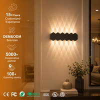 Éclairage mural LED étanche moderne et minimaliste pour intérieur, idéal pour salon, fond TV, escalier, couloir, en plastique