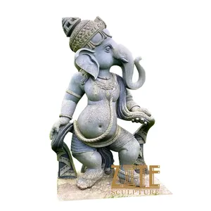 Il signore Ganesha in marmo a grandezza naturale intagliato a mano suona la statua dello strumento musicale