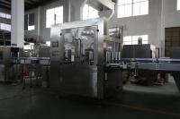 Machine d'étiquetage linéaire à colle thermofusible haute vitesse pour petites bouteilles rondes, lignes d'eau et de boissons