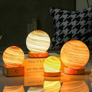 Lampe de nuit LED 3D luminescente Ciel étoilé Planète Solaire Lune Boule de cristal, Lampe d'ambiance pour chambre à coucher, Éclairage intelligent pour la maison - Product Image 4