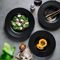 Ensembles de vaisselle personnalisés Fournitures pour hôtels et restaurants de luxe Ensemble de couverts et bol en céramique noir mat et ensemble d'assiettes