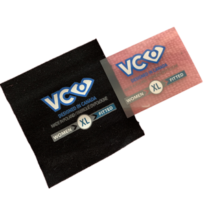 Étiquettes principales en plastique sans étiquette personnalisées avec logo de marque, imprimées en sérigraphie, écologiques, forme rectangulaire, coupe droite pour vêtements - Product Image 1