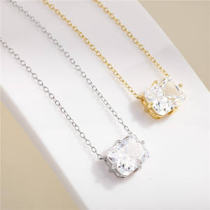 Collier pendentif personnalisable en cuivre, version minimaliste en argent sterling S925 avec zircone carrée pour femme - Product Image 4