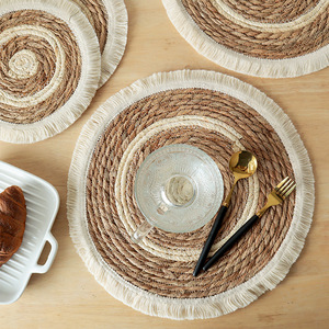 Salvamanteles redondo tejido de algas marinas estilo bohemio con borde de borlas, aislante del calor, para la mesa occidental. - Product Image 1