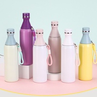 Bouteille d'eau isotherme moderne en acier inoxydable de 20 oz, portable, à col étroit, avec couvercle à vis et cordon pour les sports de plein air
