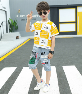 เสื้อผ้าเด็กขายส่งราคาพิเศษ สไตล์ใหม่ ชุดเสื้อยืดวินเทจและกางเกงยีนส์เด็กผู้ชาย - Product Image 3