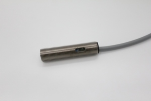 Sensor de Proximidad Capacitivo de 4 mm con Protección IP67, 10-30 VCC, Cable de PVC de 2 m - Product Image 6
